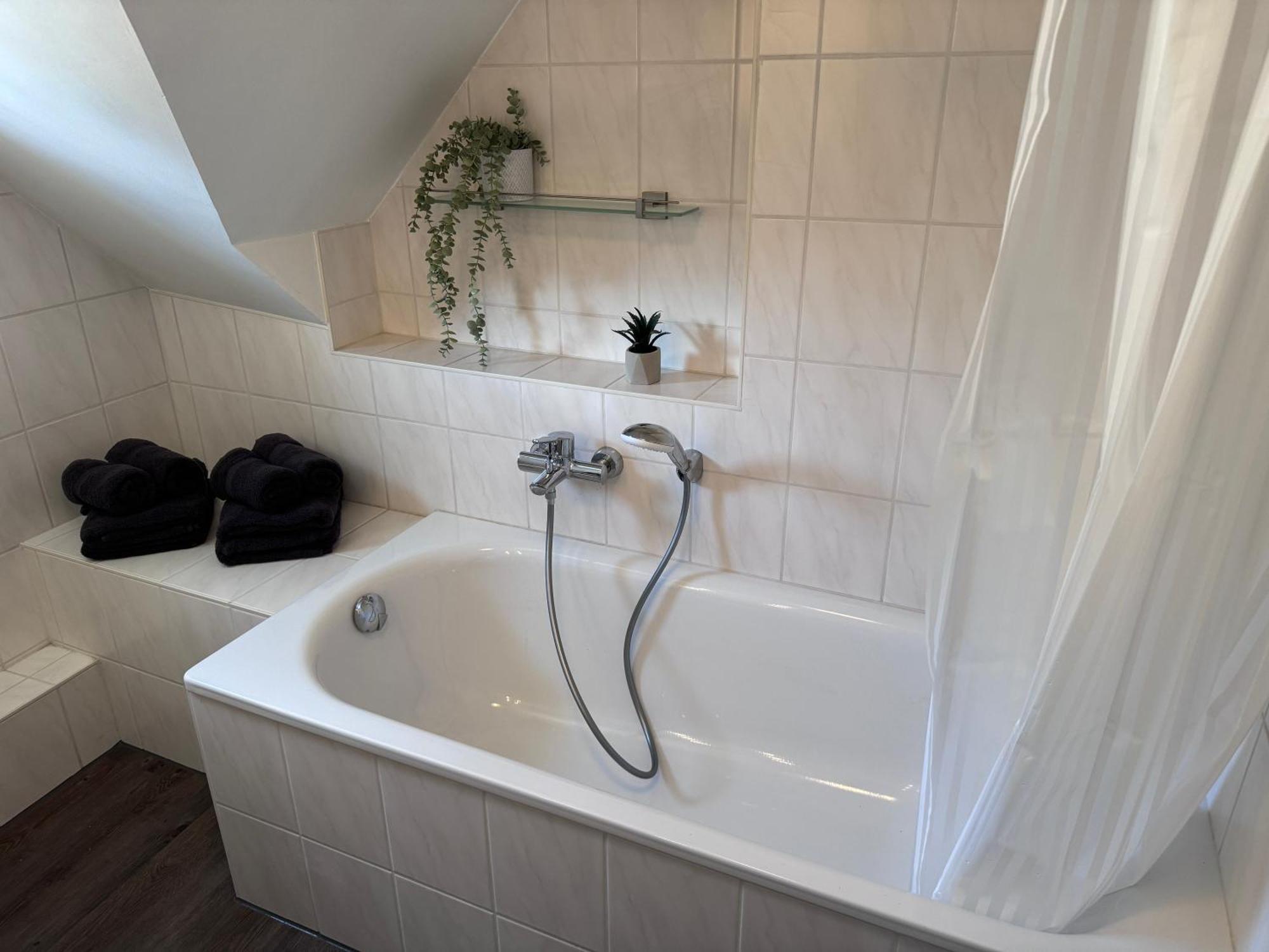 Ferienwohnung Direkt An Der Mosel Im Zentrum Von Zell Exterior photo